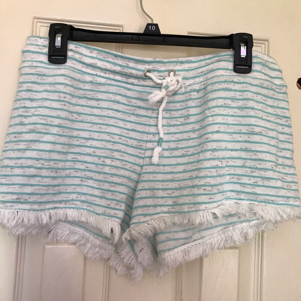 Spring essentials - Picture 3 of 3